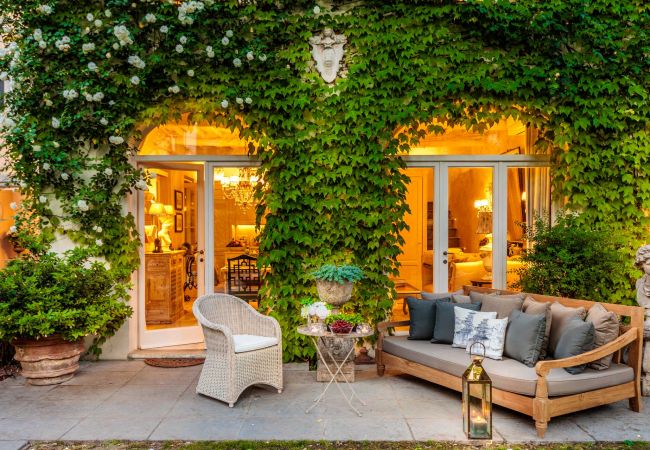 Appartement in Lucca - LA CASINA Luxury Home inside the Walls of Lucca with Garden, A/c, Wifi Appartement in Lucca - LA CASINA Luxury Home inside the Walls of Lucca with Garden, A/c, Wifi