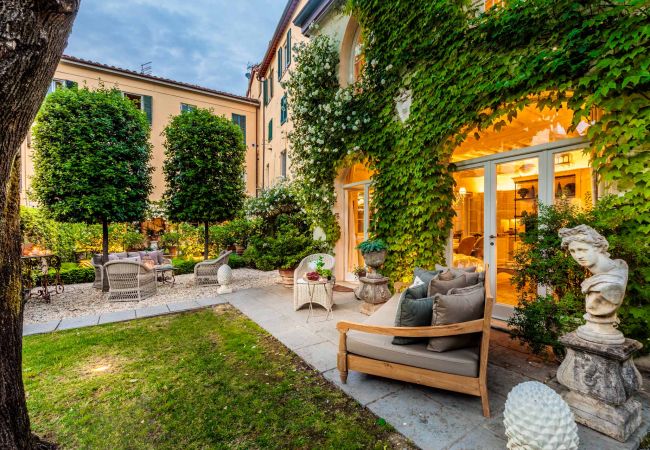 Appartement in Lucca - LA CASINA Luxury Home inside the Walls of Lucca with Garden, A/c, Wifi Appartement in Lucca - LA CASINA Luxury Home inside the Walls of Lucca with Garden, A/c, Wifi
