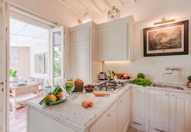 Appartement in Lucca - LA CASINA Luxury Home inside the Walls of Lucca with Garden, A/c, Wifi Appartement in Lucca - LA CASINA Luxury Home inside the Walls of Lucca with Garden, A/c, Wifi