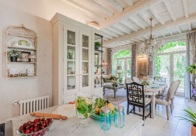 Appartement in Lucca - LA CASINA Luxury Home inside the Walls of Lucca with Garden, A/c, Wifi Appartement in Lucca - LA CASINA Luxury Home inside the Walls of Lucca with Garden, A/c, Wifi