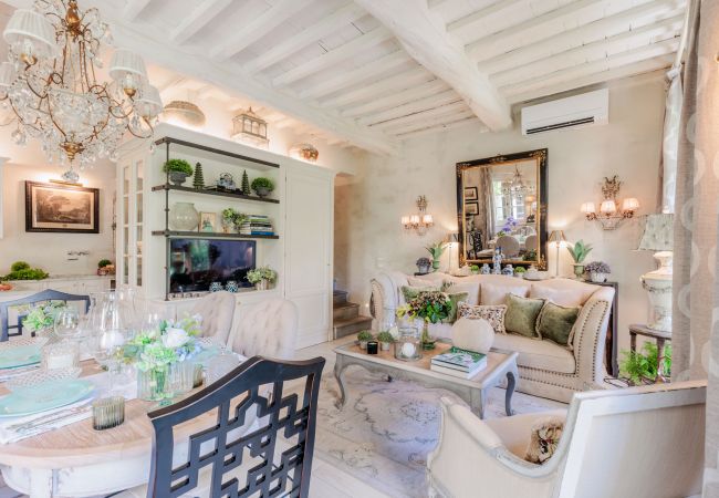 Appartement in Lucca - LA CASINA Luxury Home inside the Walls of Lucca with Garden, A/c, Wifi Appartement in Lucca - LA CASINA Luxury Home inside the Walls of Lucca with Garden, A/c, Wifi