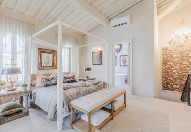 Appartement in Lucca - LA CASINA Luxury Home inside the Walls of Lucca with Garden, A/c, Wifi Appartement in Lucca - LA CASINA Luxury Home inside the Walls of Lucca with Garden, A/c, Wifi