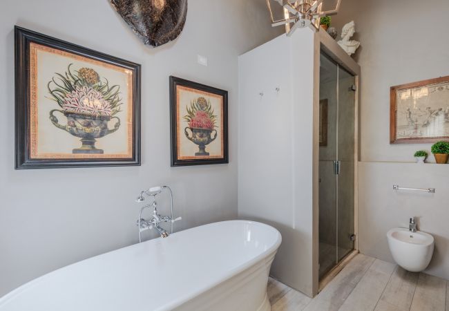 Appartement in Lucca - LA CASINA Luxury Home inside the Walls of Lucca with Garden, A/c, Wifi Appartement in Lucca - LA CASINA Luxury Home inside the Walls of Lucca with Garden, A/c, Wifi