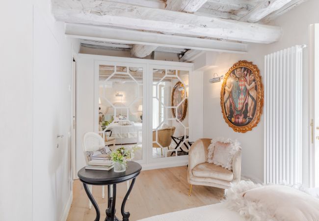 Appartement in Lucca - LA CASINA Luxury Home inside the Walls of Lucca with Garden, A/c, Wifi Appartement in Lucca - LA CASINA Luxury Home inside the Walls of Lucca with Garden, A/c, Wifi