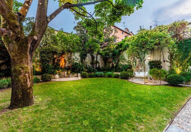 Appartement in Lucca - LA CASINA Luxury Home inside the Walls of Lucca with Garden, A/c, Wifi Appartement in Lucca - LA CASINA Luxury Home inside the Walls of Lucca with Garden, A/c, Wifi