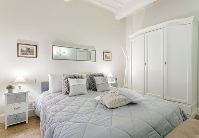 Appartement in Lucca - 2 Bedrooms 2 Bathrooms Romantic Apartment with Terrace and Parking in Lucca Appartement in Lucca - 2 Bedrooms 2 Bathrooms Romantic Apartment with Terrace and Parking in Lucca