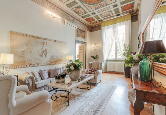 Appartement in Lucca - Romantic LUCCA apartment With View Over a Church Appartement in Lucca - Romantic LUCCA apartment With View Over a Church