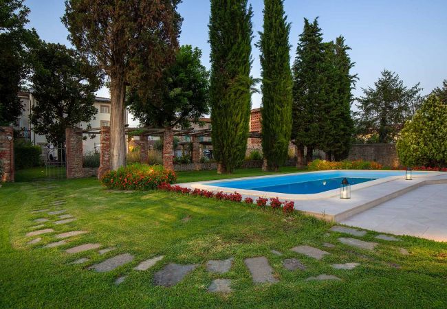 Villa in Lucca - HONEYMOON LEONOR VILLA in bike distance from Lucca Villa in Lucca - HONEYMOON LEONOR VILLA in bike distance from Lucca