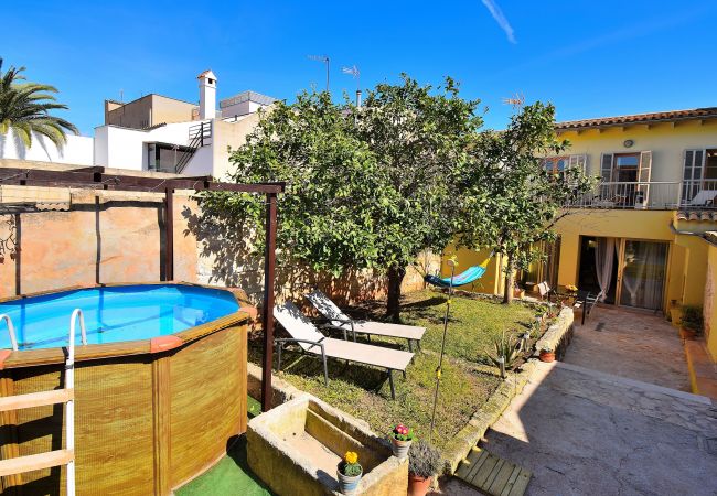  in Muro - Casa de Pueblo 015 con piscina privada, jardín, terraza, barbacoa y WiFi