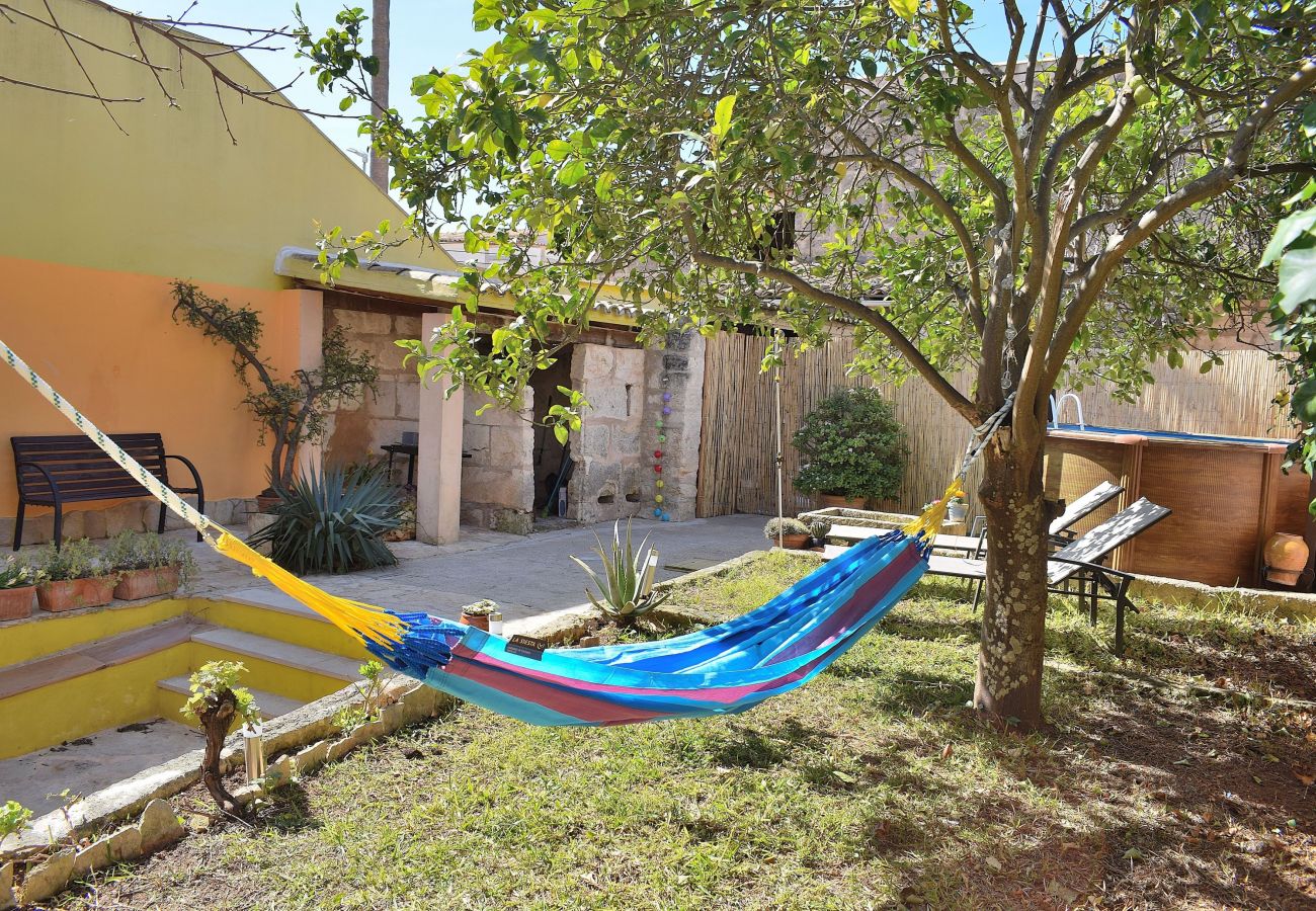 Huis in Muro - Casa de Pueblo 015 con piscina privada, jardín, terraza, barbacoa y WiFi Huis in Muro - Casa de Pueblo 015 con piscina privada, jardín, terraza, barbacoa y WiFi