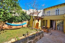 Huis in Muro - Casa de Pueblo 015 con piscina privada, jardín, terraza, barbacoa y WiFi