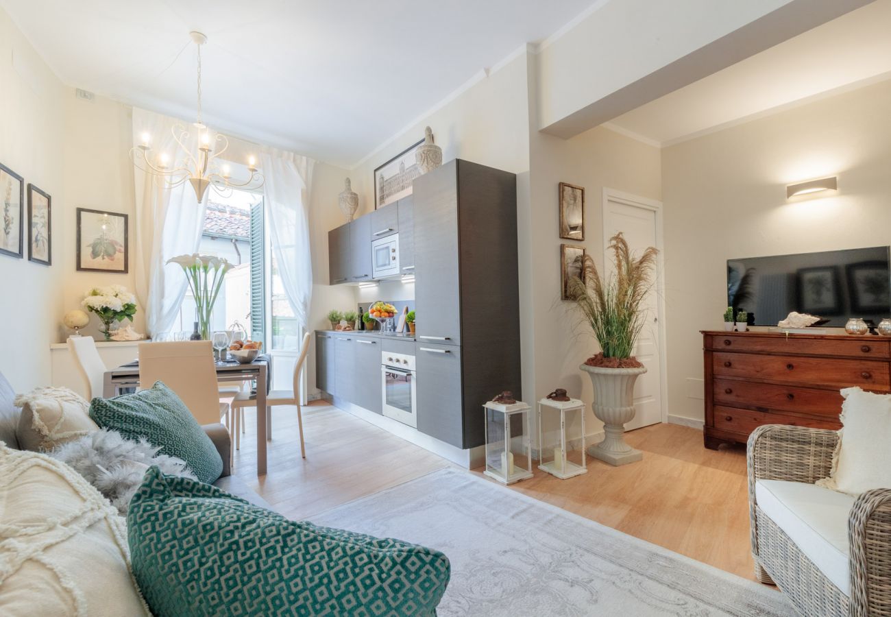 Appartement in Lucca - The Most Central Terrace inside the Walls of Lucca Appartement in Lucca - The Most Central Terrace inside the Walls of Lucca