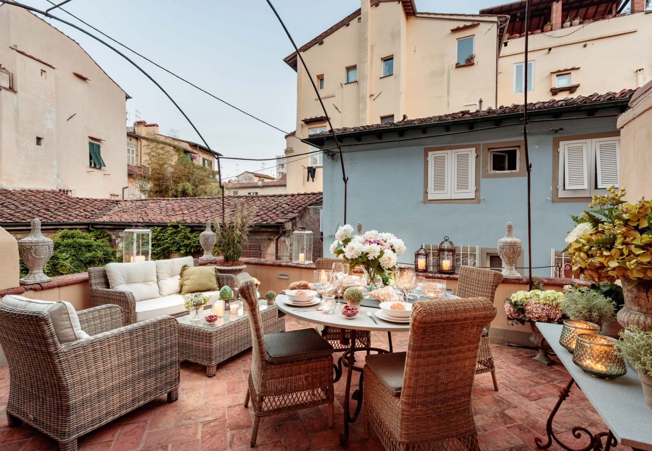 Appartement in Lucca - The Most Central Terrace inside the Walls of Lucca Appartement in Lucca - The Most Central Terrace inside the Walls of Lucca