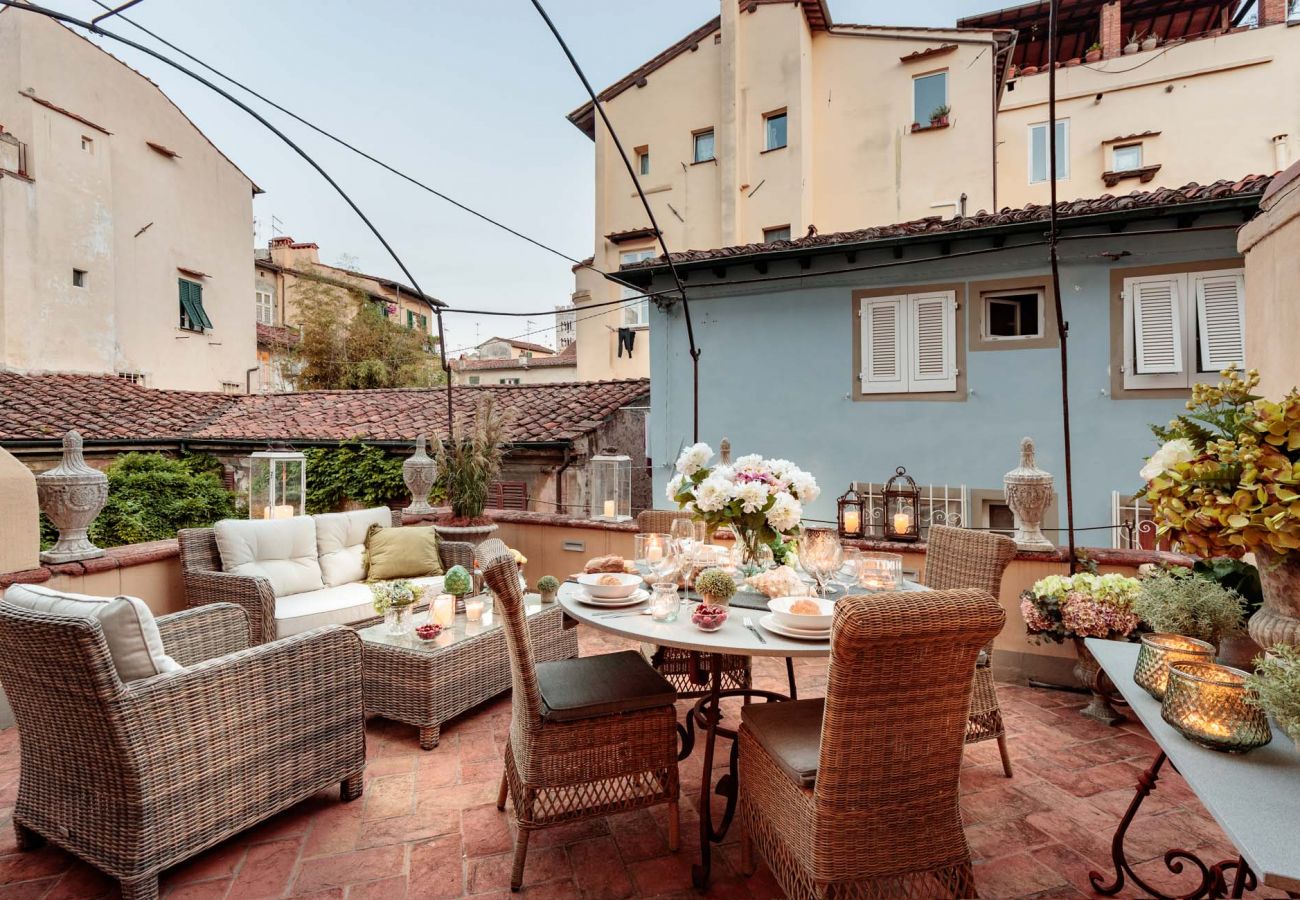 Appartement in Lucca - The Most Central Terrace inside the Walls of Lucca Appartement in Lucca - The Most Central Terrace inside the Walls of Lucca