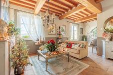 Villa in Lucca - VILLA REGINA, 4 bedrooms and a luxury style among the vineyards by Lucca Town