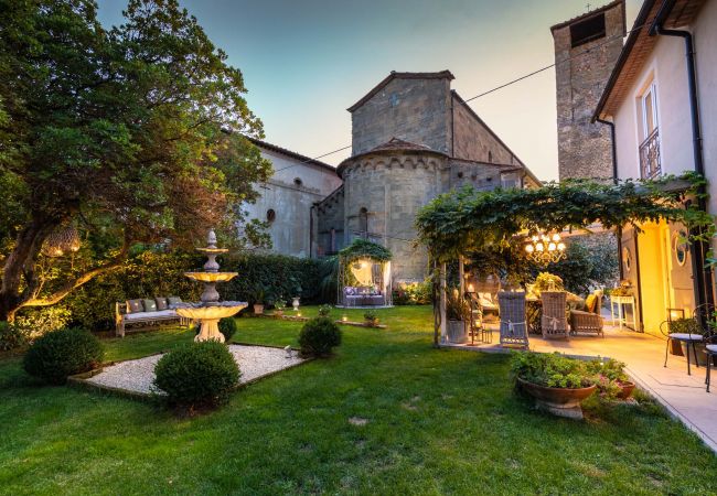 Villa in Montecarlo - VILLA GIANNA, the Secret Interior Designer's Private Retreat with Pool Villa in Montecarlo - VILLA GIANNA, the Secret Interior Designer's Private Retreat with Pool