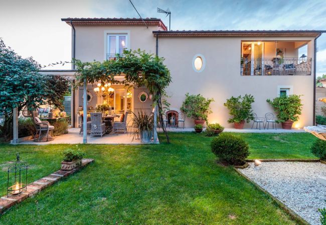 Villa in Montecarlo - VILLA GIANNA, the Secret Interior Designer's Private Retreat with Pool Villa in Montecarlo - VILLA GIANNA, the Secret Interior Designer's Private Retreat with Pool