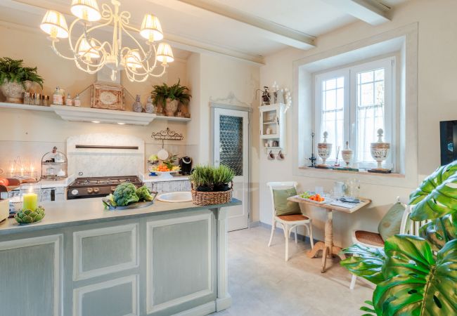 Villa in Montecarlo - VILLA GIANNA, the Secret Interior Designer's Private Retreat with Pool Villa in Montecarlo - VILLA GIANNA, the Secret Interior Designer's Private Retreat with Pool