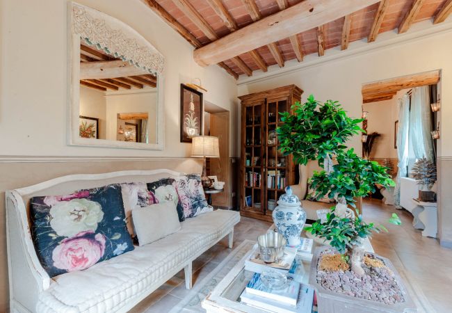Villa in Montecarlo - VILLA GIANNA, the Secret Interior Designer's Private Retreat with Pool Villa in Montecarlo - VILLA GIANNA, the Secret Interior Designer's Private Retreat with Pool