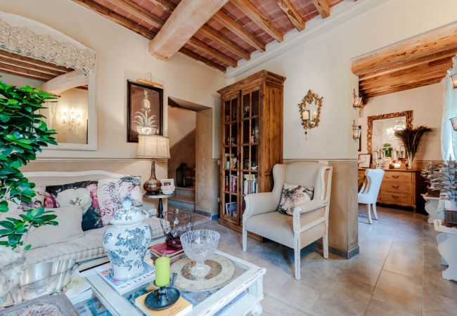 Villa in Montecarlo - VILLA GIANNA, the Secret Interior Designer's Private Retreat with Pool Villa in Montecarlo - VILLA GIANNA, the Secret Interior Designer's Private Retreat with Pool