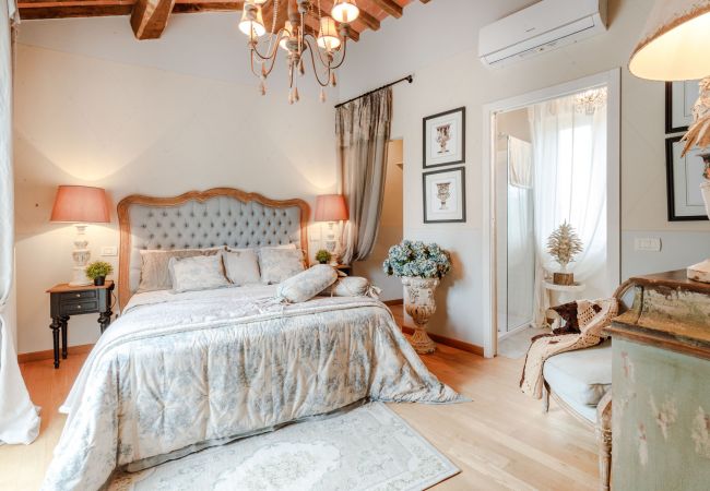 Villa in Montecarlo - VILLA GIANNA, the Secret Interior Designer's Private Retreat with Pool Villa in Montecarlo - VILLA GIANNA, the Secret Interior Designer's Private Retreat with Pool