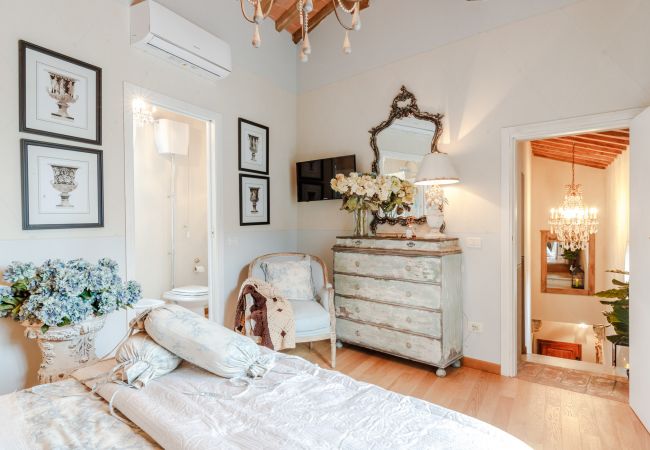 Villa in Montecarlo - VILLA GIANNA, the Secret Interior Designer's Private Retreat with Pool Villa in Montecarlo - VILLA GIANNA, the Secret Interior Designer's Private Retreat with Pool