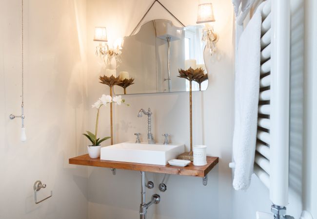 Villa in Montecarlo - VILLA GIANNA, the Secret Interior Designer's Private Retreat with Pool Villa in Montecarlo - VILLA GIANNA, the Secret Interior Designer's Private Retreat with Pool