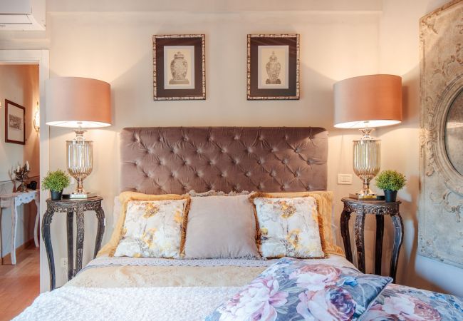 Villa in Montecarlo - VILLA GIANNA, the Secret Interior Designer's Private Retreat with Pool Villa in Montecarlo - VILLA GIANNA, the Secret Interior Designer's Private Retreat with Pool