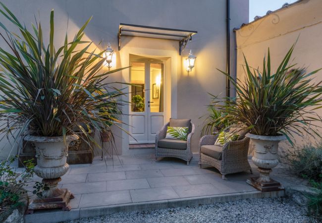 Villa in Montecarlo - VILLA GIANNA, the Secret Interior Designer's Private Retreat with Pool Villa in Montecarlo - VILLA GIANNA, the Secret Interior Designer's Private Retreat with Pool