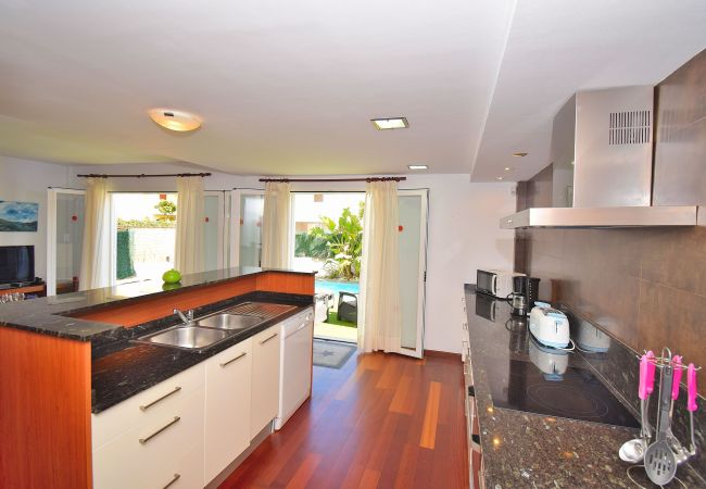 Rijhuis in Playa de Muro - Siulador 107 fantástica villa con piscina privada, terraza, mesa de billar, ping pong y aire acondicionado Rijhuis in Playa de Muro - Siulador 107 fantástica villa con piscina privada, terraza, mesa de billar, ping pong y aire acondicionado