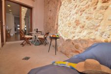 Huis in Muro - Can Salroig 002 acogedora casa reformada con barbacoa y aire acondicionado en las habitaciones