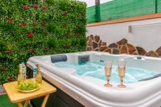 Huis in Moya - Mari House With Jacuzzi and BBQ by CanariasGetaway