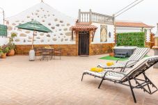 Huis in Moya - Mari House With Jacuzzi and BBQ by CanariasGetaway