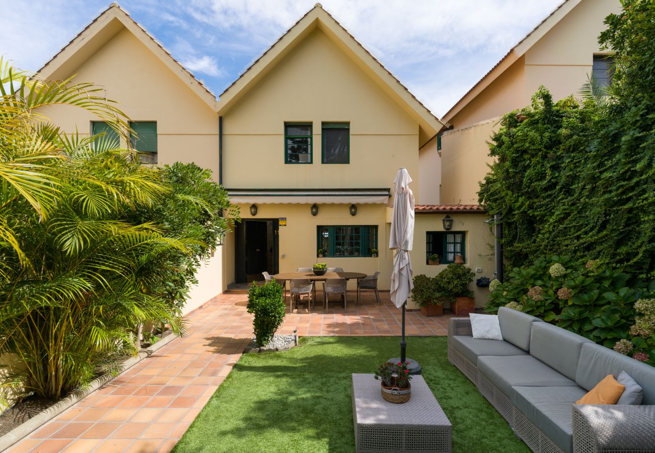 Huis in Santa Brígida - House with cozy garden BBQ  Huis in Santa Brígida - House with cozy garden BBQ