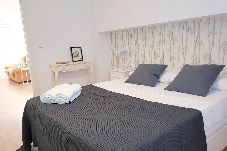 Appartement in Valencia - Lovely 2 Bedroom Wifi AC Flat by the Turia Gardens 