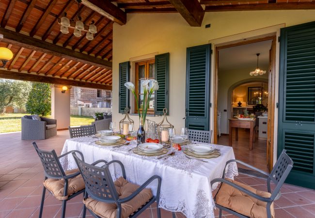 Villa in Lucca - Nonna Bianca, a Genuine Farmhouse in Sant'Alessio, Lucca Villa in Lucca - Nonna Bianca, a Genuine Farmhouse in Sant'Alessio, Lucca