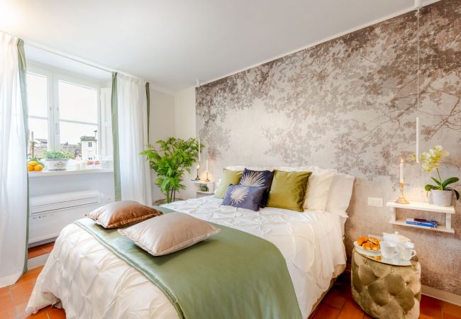 Appartement in Lucca - A Million Dollar's View: the Lucca Colosseum. Luxury 1 bedroom 1 Bathroom Apartment Appartement in Lucca - A Million Dollar's View: the Lucca Colosseum. Luxury 1 bedroom 1 Bathroom Apartment