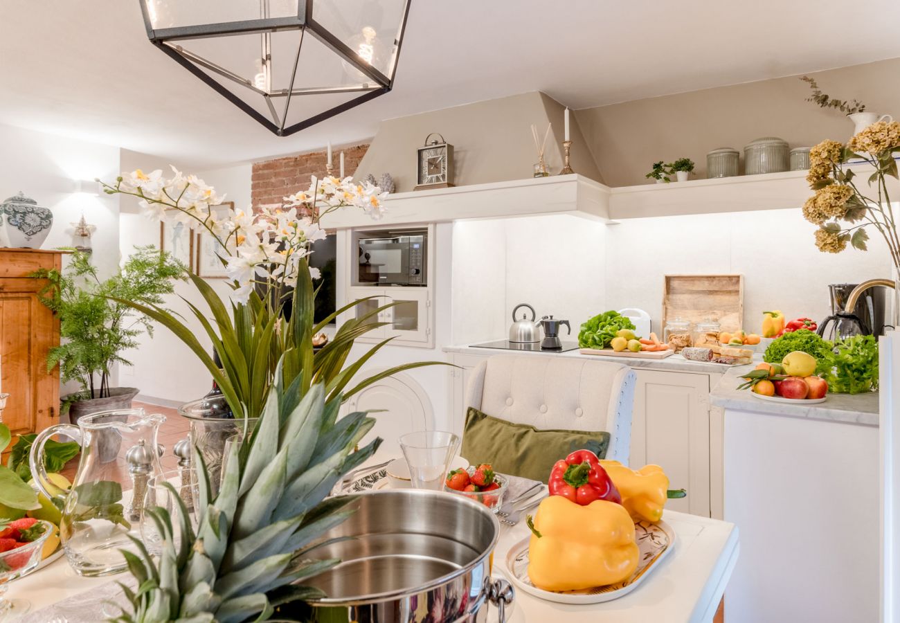 Appartement in Lucca - A Million Dollar's View: the Lucca Colosseum. Luxury 1 bedroom 1 Bathroom Apartment Appartement in Lucca - A Million Dollar's View: the Lucca Colosseum. Luxury 1 bedroom 1 Bathroom Apartment