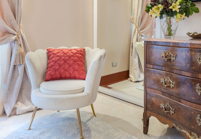Appartement in Lucca - Luxury 3 Bedrooms Apartment with Elevator inside Lucca by the Main Square Piazza San Michele  Appartement in Lucca - Luxury 3 Bedrooms Apartment with Elevator inside Lucca by the Main Square Piazza San Michele