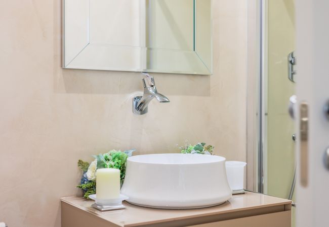 Appartement in Lucca - Luxury 3 Bedrooms Apartment with Elevator inside Lucca by the Main Square Piazza San Michele  Appartement in Lucca - Luxury 3 Bedrooms Apartment with Elevator inside Lucca by the Main Square Piazza San Michele
