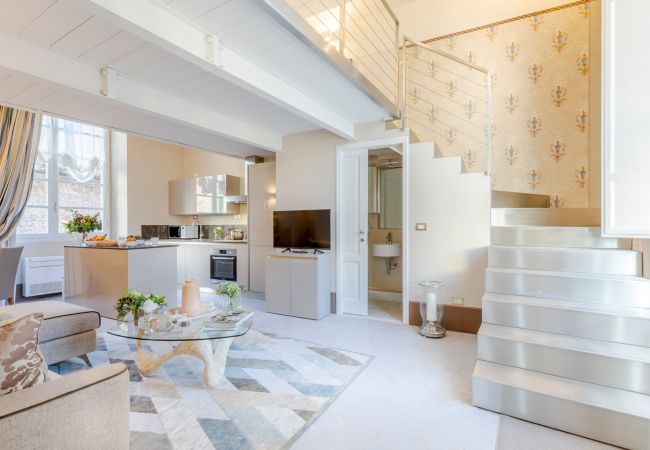 Appartement in Lucca - Luxury 1 Bedroom Apartment with Elevator inside the Walls of Lucca by the Main Square Piazza San Michele Appartement in Lucca - Luxury 1 Bedroom Apartment with Elevator inside the Walls of Lucca by the Main Square Piazza San Michele