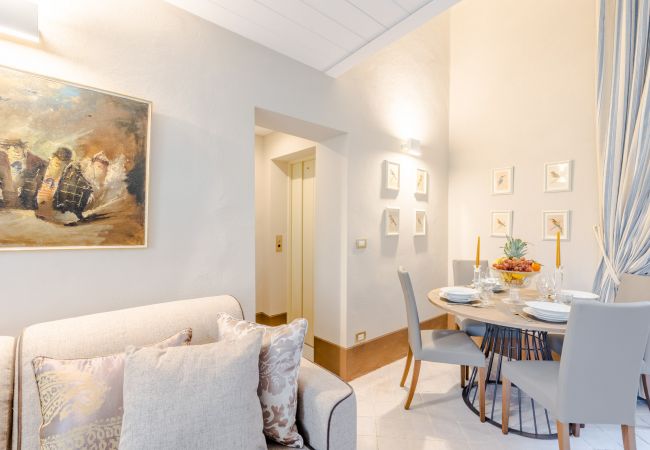 Appartement in Lucca - Luxury 1 Bedroom Apartment with Elevator inside the Walls of Lucca by the Main Square Piazza San Michele Appartement in Lucca - Luxury 1 Bedroom Apartment with Elevator inside the Walls of Lucca by the Main Square Piazza San Michele