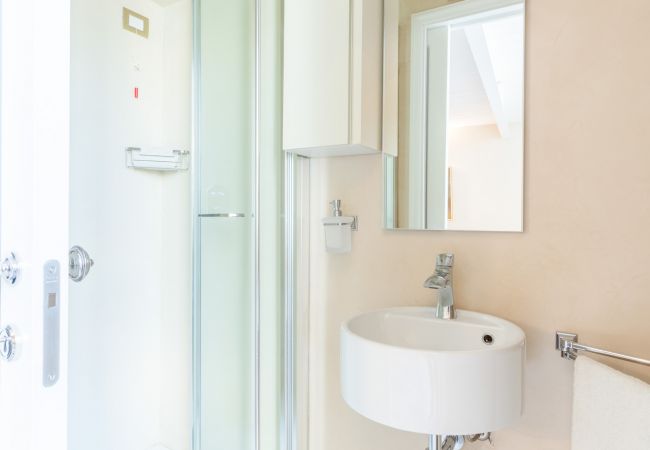 Appartement in Lucca - Luxury 1 Bedroom Apartment with Elevator inside the Walls of Lucca by the Main Square Piazza San Michele Appartement in Lucca - Luxury 1 Bedroom Apartment with Elevator inside the Walls of Lucca by the Main Square Piazza San Michele