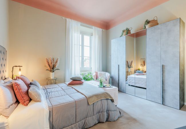 Appartement in Lucca - Casa Gina, a modern charming urban retreat with free parking by the train station and the Walls of Lucca Appartement in Lucca - Casa Gina, a modern charming urban retreat with free parking by the train station and the Walls of Lucca