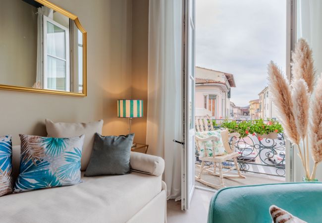 Appartement in Lucca - Casa Gina, a modern charming urban retreat with free parking by the train station and the Walls of Lucca Appartement in Lucca - Casa Gina, a modern charming urban retreat with free parking by the train station and the Walls of Lucca