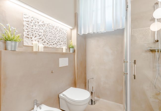 Appartement in Lucca - Casa Gina, a modern charming urban retreat with free parking by the train station and the Walls of Lucca Appartement in Lucca - Casa Gina, a modern charming urban retreat with free parking by the train station and the Walls of Lucca