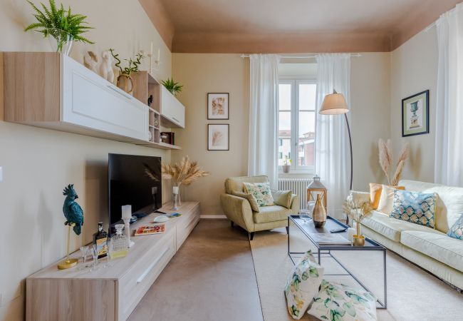 Appartement in Lucca - Casa Gina, a modern charming urban retreat with free parking by the train station and the Walls of Lucca Appartement in Lucca - Casa Gina, a modern charming urban retreat with free parking by the train station and the Walls of Lucca