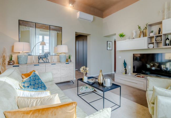 Appartement in Lucca - Casa Gina, a modern charming urban retreat with free parking by the train station and the Walls of Lucca Appartement in Lucca - Casa Gina, a modern charming urban retreat with free parking by the train station and the Walls of Lucca