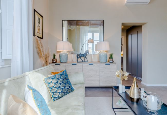 Appartement in Lucca - Casa Gina, a modern charming urban retreat with free parking by the train station and the Walls of Lucca Appartement in Lucca - Casa Gina, a modern charming urban retreat with free parking by the train station and the Walls of Lucca