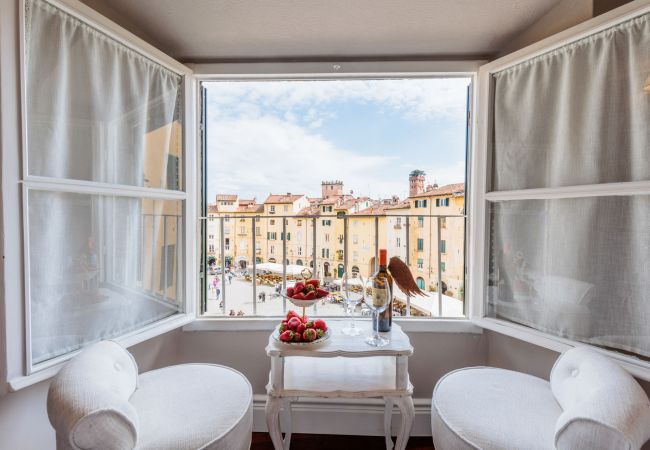 Appartement in Lucca - Luxury 3 bedrooms Apartment Amazing Views over the Amphiteatre Square inside the Walls of Lucca Appartement in Lucca - Luxury 3 bedrooms Apartment Amazing Views over the Amphiteatre Square inside the Walls of Lucca